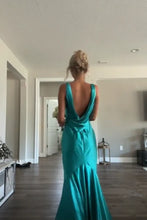 Load image into Gallery viewer, Simple Mermaid V Neck Green Long Prom Dress with Open Back
