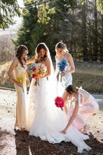 Load image into Gallery viewer, Gorgeous A Line Sweetheart White Tulle Wedding Dress with Appliques
