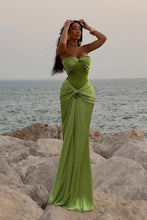 Load image into Gallery viewer, Hot Mermaid Sweetheart Green Long Party Dress with Ruffles
