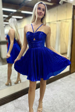 Load image into Gallery viewer, A-Line Halter Neck Short Metallic Homecoming Dress with Pleating
