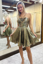 Load image into Gallery viewer, A-Line Halter Neck Short Metallic Homecoming Dress with Pleating
