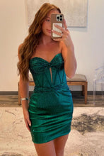 Load image into Gallery viewer, Glitter Green Bodycon Sweetheart Short Beaded Homecoming Dress
