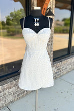 Load image into Gallery viewer, White Bodycon Spaghetti Straps Short Homecoming Dress With Pearls
