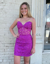 Load image into Gallery viewer, Fuchsia Bodycon Sweetheart Lace Homecoming Dress
