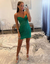 Load image into Gallery viewer, Green Sweetheart Corset Back Bodycon Lace Homecoming Dress
